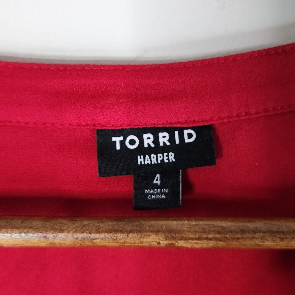 Torrid Womens Red Harper Georgette 3/4 Roll Tab Sleeve Blouse Size 4X Flowy - Picture 3 of 10